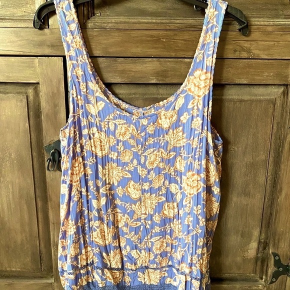 Melrose and Market Tank - Picture 2 of 6